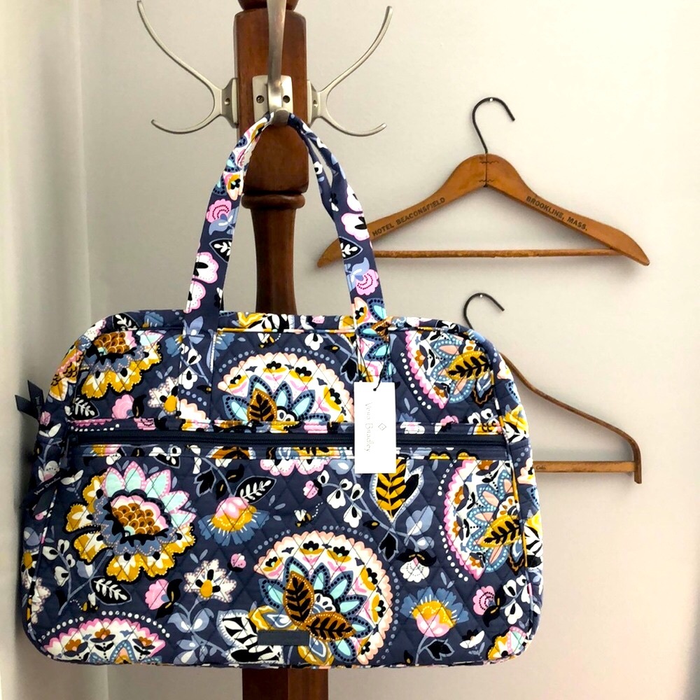 Vera Bradley :: Medium Traveler Bag